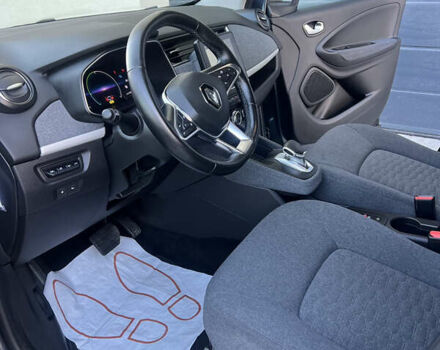 Серый Рено Зое, объемом двигателя 0 л и пробегом 115 тыс. км за 12650 $, фото 28 на Automoto.ua