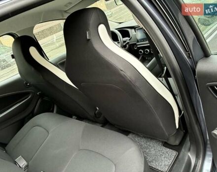 Серый Рено Зое, объемом двигателя 0 л и пробегом 33 тыс. км за 12900 $, фото 52 на Automoto.ua