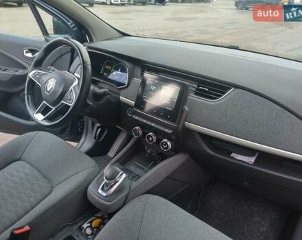 Серый Рено Зое, объемом двигателя 0 л и пробегом 68 тыс. км за 13700 $, фото 15 на Automoto.ua