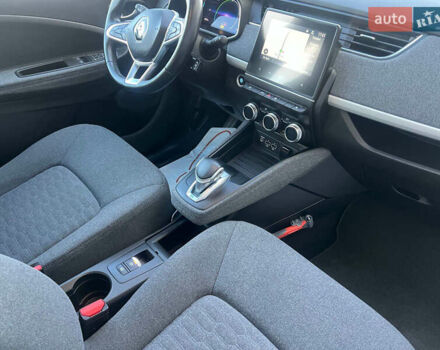 Серый Рено Зое, объемом двигателя 0 л и пробегом 115 тыс. км за 12550 $, фото 11 на Automoto.ua