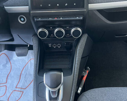 Серый Рено Зое, объемом двигателя 0 л и пробегом 115 тыс. км за 12650 $, фото 35 на Automoto.ua