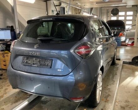 Серый Рено Зое, объемом двигателя 0 л и пробегом 105 тыс. км за 11900 $, фото 4 на Automoto.ua