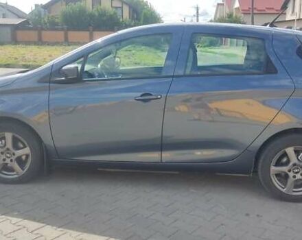 Серый Рено Зое, объемом двигателя 0 л и пробегом 74 тыс. км за 12500 $, фото 6 на Automoto.ua
