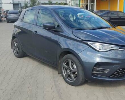 Серый Рено Зое, объемом двигателя 0 л и пробегом 74 тыс. км за 12500 $, фото 4 на Automoto.ua