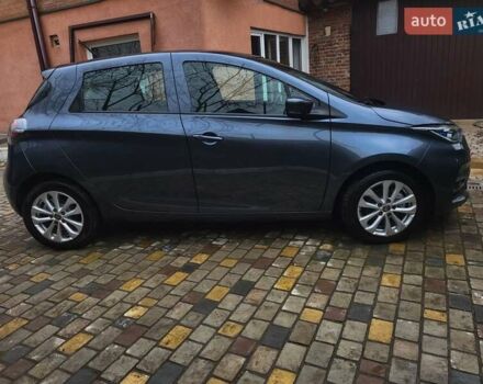 Серый Рено Зое, объемом двигателя 0 л и пробегом 37 тыс. км за 12650 $, фото 3 на Automoto.ua
