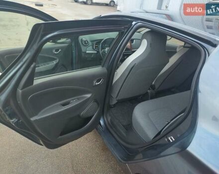 Серый Рено Зое, объемом двигателя 0 л и пробегом 68 тыс. км за 13700 $, фото 21 на Automoto.ua