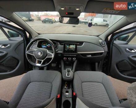 Серый Рено Зое, объемом двигателя 0 л и пробегом 68 тыс. км за 13700 $, фото 13 на Automoto.ua