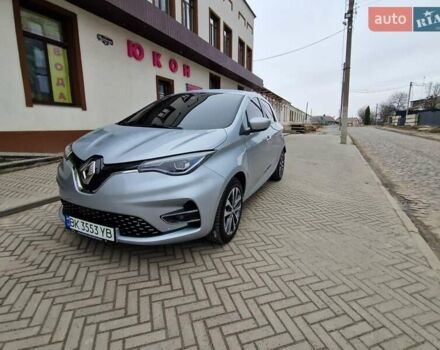 Серый Рено Зое, объемом двигателя 0 л и пробегом 32 тыс. км за 14500 $, фото 1 на Automoto.ua