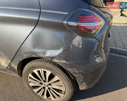 Серый Рено Зое, объемом двигателя 0 л и пробегом 40 тыс. км за 12200 $, фото 18 на Automoto.ua