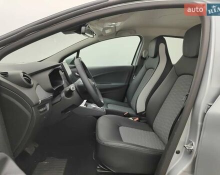 Серый Рено Зое, объемом двигателя 0 л и пробегом 4 тыс. км за 12000 $, фото 7 на Automoto.ua