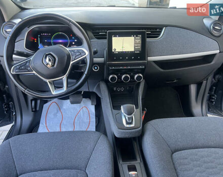 Серый Рено Зое, объемом двигателя 0 л и пробегом 115 тыс. км за 12650 $, фото 33 на Automoto.ua