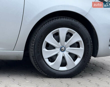 Сірий Рено Зое, об'ємом двигуна 0 л та пробігом 85 тис. км за 12600 $, фото 11 на Automoto.ua