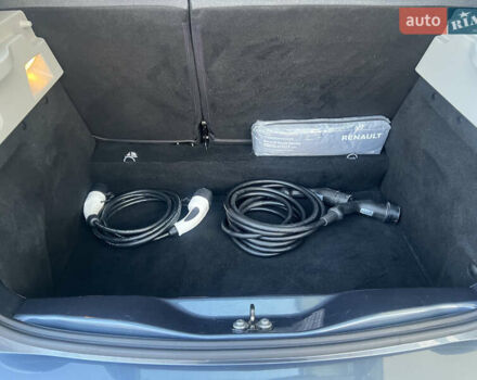Серый Рено Зое, объемом двигателя 0 л и пробегом 115 тыс. км за 12650 $, фото 36 на Automoto.ua