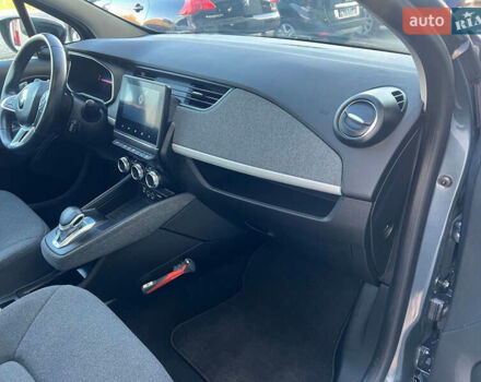 Серый Рено Зое, объемом двигателя 0 л и пробегом 115 тыс. км за 12550 $, фото 17 на Automoto.ua