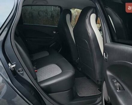 Серый Рено Зое, объемом двигателя 0 л и пробегом 103 тыс. км за 12200 $, фото 19 на Automoto.ua
