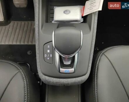 Серый Рено Зое, объемом двигателя 0 л и пробегом 4 тыс. км за 12000 $, фото 9 на Automoto.ua