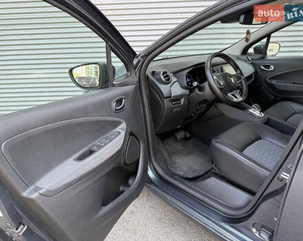 Серый Рено Зое, объемом двигателя 0 л и пробегом 24 тыс. км за 14950 $, фото 60 на Automoto.ua