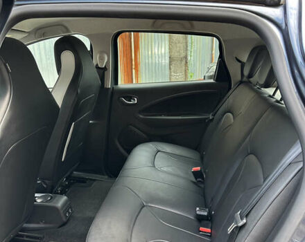 Серый Рено Зое, объемом двигателя 0 л и пробегом 133 тыс. км за 15500 $, фото 45 на Automoto.ua