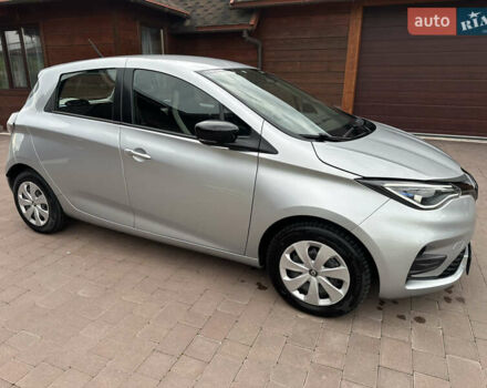Серый Рено Зое, объемом двигателя 0 л и пробегом 77 тыс. км за 11999 $, фото 3 на Automoto.ua