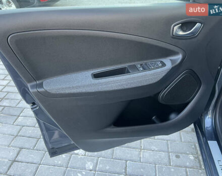 Серый Рено Зое, объемом двигателя 0 л и пробегом 115 тыс. км за 12650 $, фото 29 на Automoto.ua