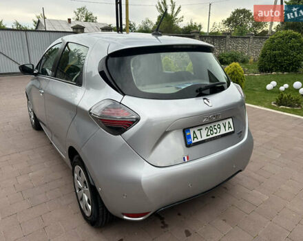 Серый Рено Зое, объемом двигателя 0 л и пробегом 77 тыс. км за 11999 $, фото 7 на Automoto.ua