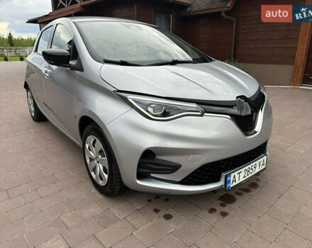 Серый Рено Зое, объемом двигателя 0 л и пробегом 77 тыс. км за 11999 $, фото 2 на Automoto.ua