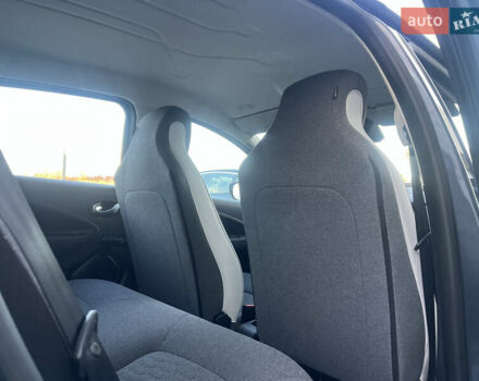 Серый Рено Зое, объемом двигателя 0 л и пробегом 115 тыс. км за 12650 $, фото 23 на Automoto.ua