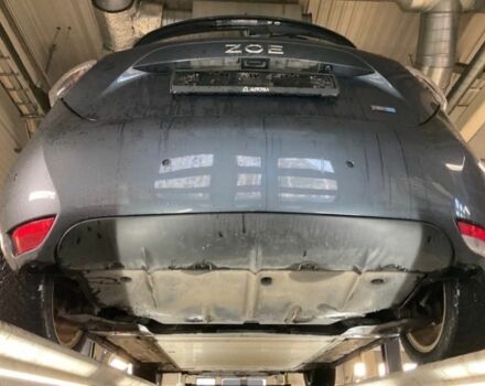 Серый Рено Зое, объемом двигателя 0 л и пробегом 105 тыс. км за 11900 $, фото 13 на Automoto.ua