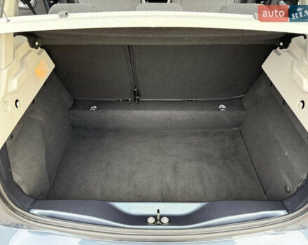 Серый Рено Зое, объемом двигателя 0 л и пробегом 45 тыс. км за 12999 $, фото 84 на Automoto.ua