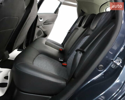 Серый Рено Зое, объемом двигателя 0 л и пробегом 28 тыс. км за 14700 $, фото 70 на Automoto.ua