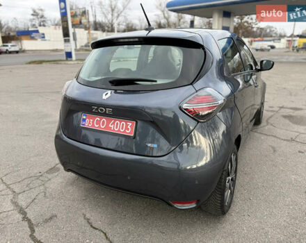 Серый Рено Зое, объемом двигателя 0 л и пробегом 45 тыс. км за 12999 $, фото 19 на Automoto.ua