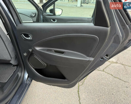 Серый Рено Зое, объемом двигателя 0 л и пробегом 45 тыс. км за 12999 $, фото 50 на Automoto.ua