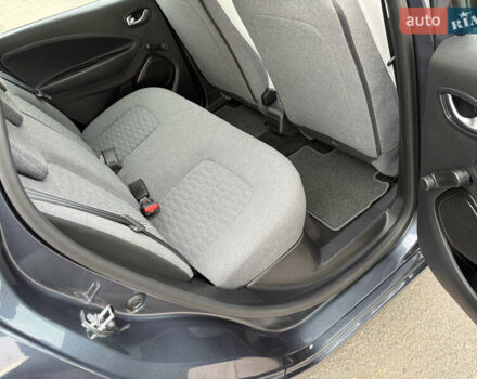 Серый Рено Зое, объемом двигателя 0 л и пробегом 45 тыс. км за 12999 $, фото 55 на Automoto.ua