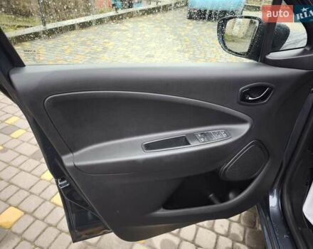 Серый Рено Зое, объемом двигателя 0 л и пробегом 23 тыс. км за 13600 $, фото 13 на Automoto.ua