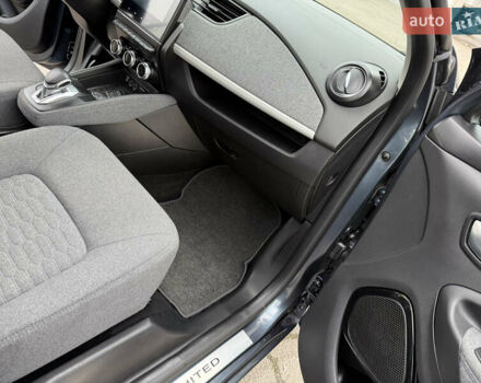 Серый Рено Зое, объемом двигателя 0 л и пробегом 45 тыс. км за 12999 $, фото 88 на Automoto.ua