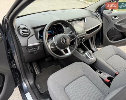 Серый Рено Зое, объемом двигателя 0 л и пробегом 45 тыс. км за 12999 $, фото 70 на Automoto.ua
