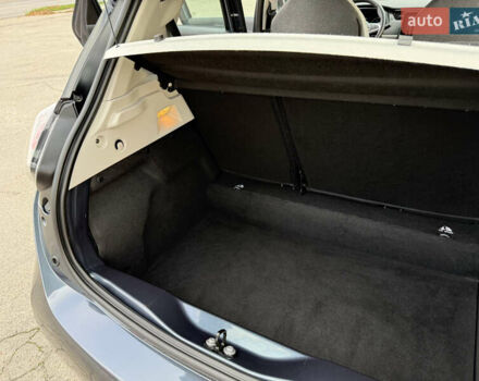 Серый Рено Зое, объемом двигателя 0 л и пробегом 45 тыс. км за 12999 $, фото 85 на Automoto.ua