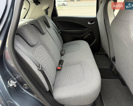 Серый Рено Зое, объемом двигателя 0 л и пробегом 45 тыс. км за 12999 $, фото 8 на Automoto.ua