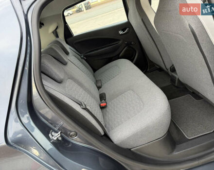 Серый Рено Зое, объемом двигателя 0 л и пробегом 45 тыс. км за 12999 $, фото 52 на Automoto.ua