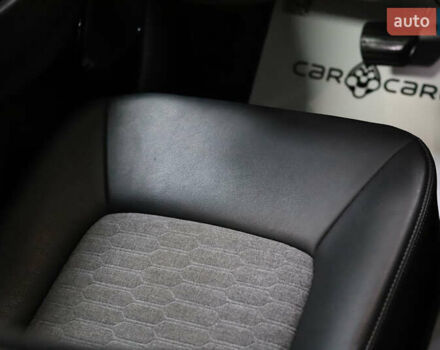 Серый Рено Зое, объемом двигателя 0 л и пробегом 28 тыс. км за 14700 $, фото 80 на Automoto.ua