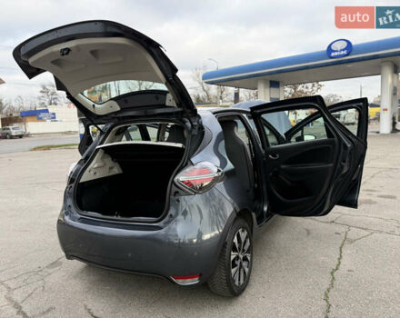 Серый Рено Зое, объемом двигателя 0 л и пробегом 45 тыс. км за 12999 $, фото 112 на Automoto.ua