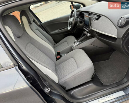 Серый Рено Зое, объемом двигателя 0 л и пробегом 45 тыс. км за 12999 $, фото 45 на Automoto.ua