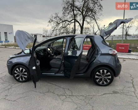 Серый Рено Зое, объемом двигателя 0 л и пробегом 45 тыс. км за 12999 $, фото 118 на Automoto.ua