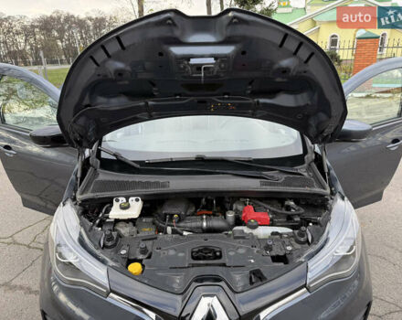 Серый Рено Зое, объемом двигателя 0 л и пробегом 45 тыс. км за 12999 $, фото 101 на Automoto.ua
