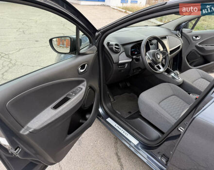 Серый Рено Зое, объемом двигателя 0 л и пробегом 45 тыс. км за 12999 $, фото 71 на Automoto.ua