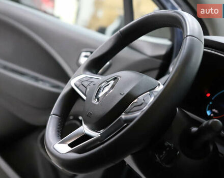 Серый Рено Зое, объемом двигателя 0 л и пробегом 28 тыс. км за 14700 $, фото 63 на Automoto.ua