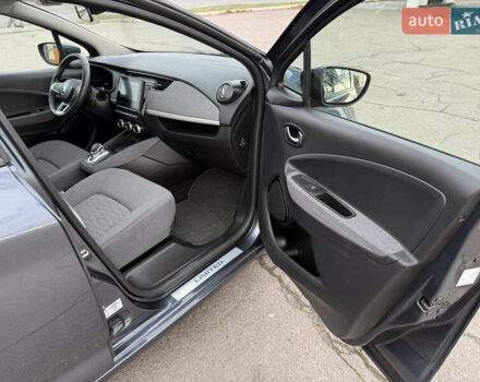 Серый Рено Зое, объемом двигателя 0 л и пробегом 45 тыс. км за 12999 $, фото 49 на Automoto.ua