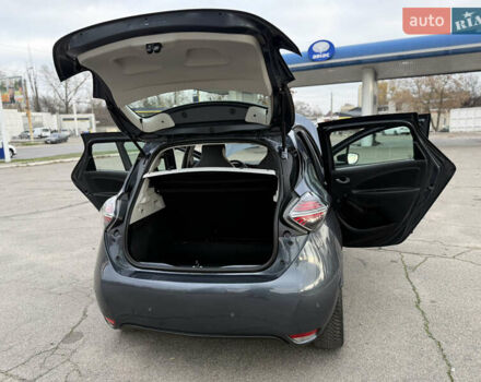 Серый Рено Зое, объемом двигателя 0 л и пробегом 45 тыс. км за 12999 $, фото 113 на Automoto.ua