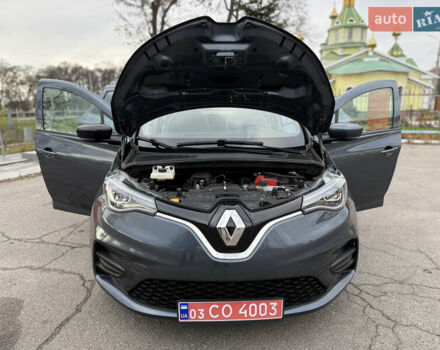 Серый Рено Зое, объемом двигателя 0 л и пробегом 45 тыс. км за 12999 $, фото 105 на Automoto.ua