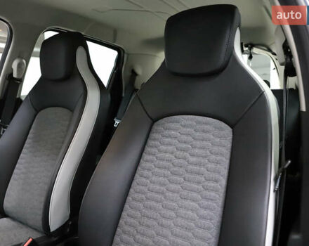 Серый Рено Зое, объемом двигателя 0 л и пробегом 28 тыс. км за 14700 $, фото 46 на Automoto.ua